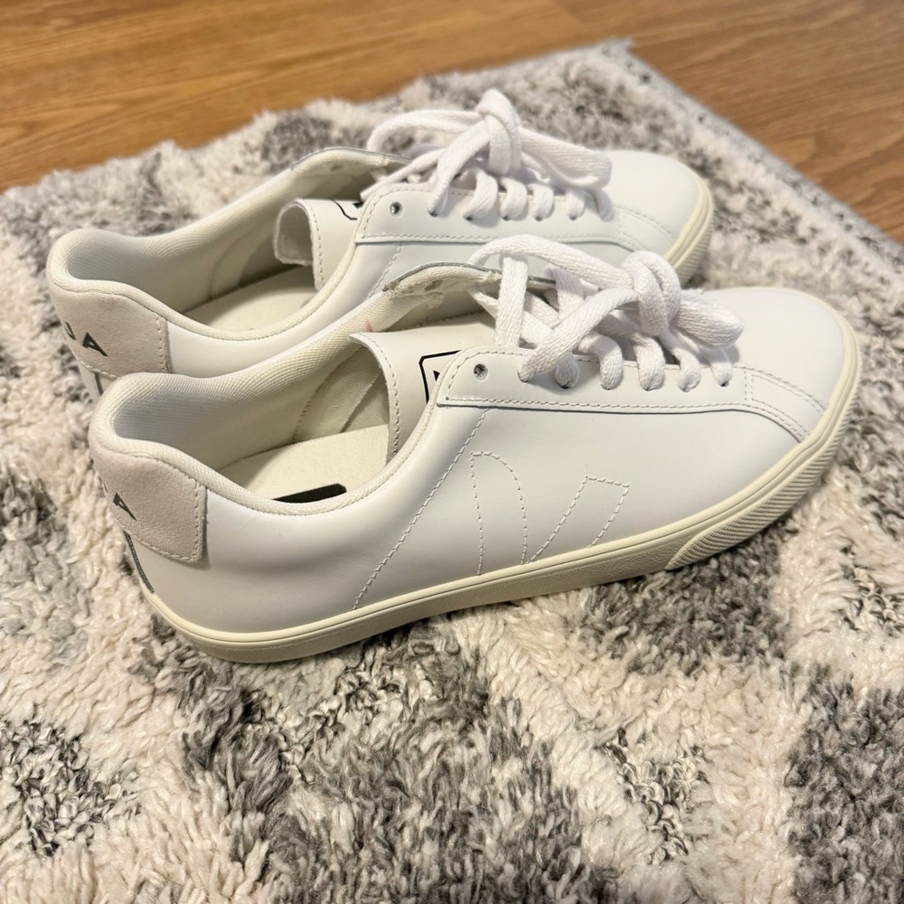 VEJA Esplar Leather Sneakers - Size 37
